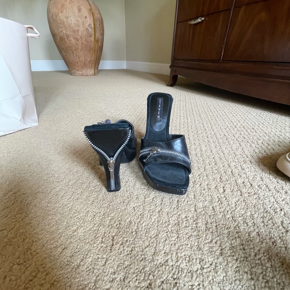Steven Heels with Zippers - Picture 4 of 4